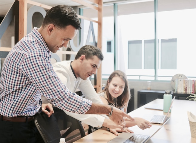 gray computer monitor